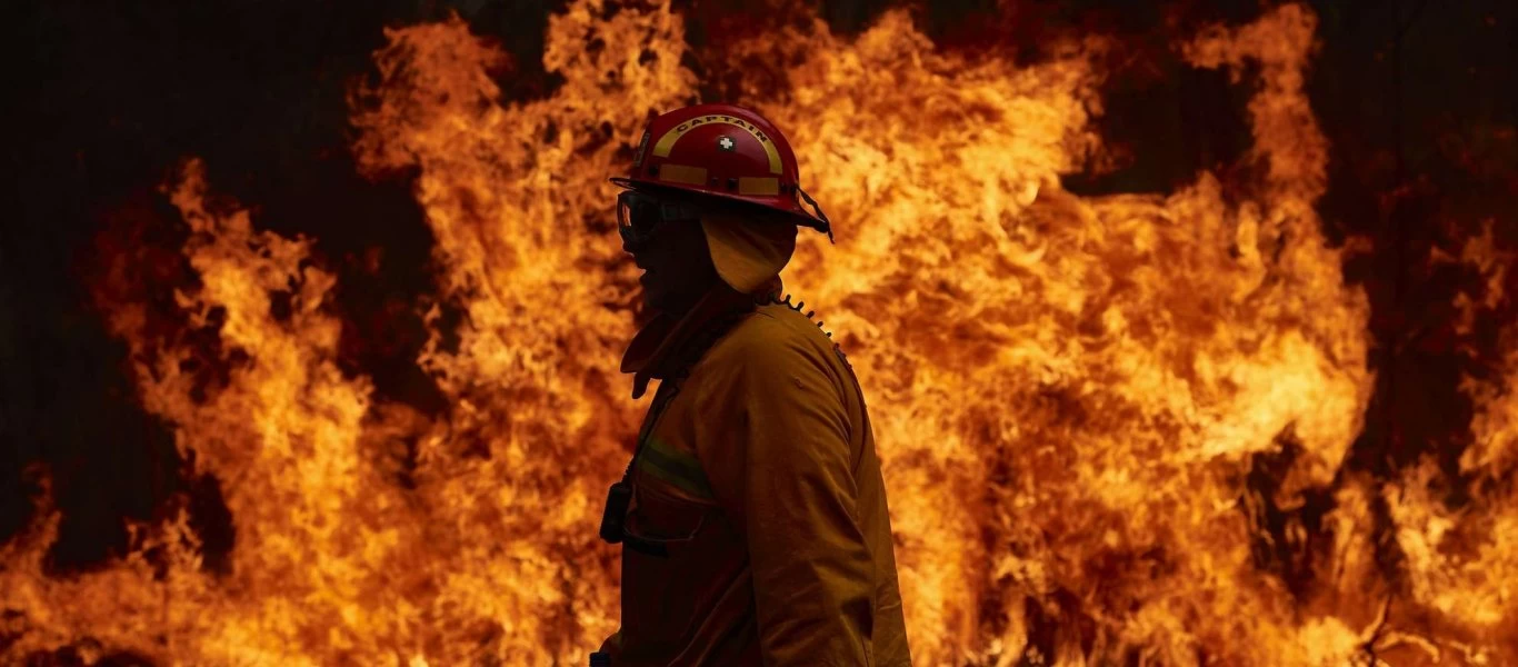 Φωτιά στο Πέραμα: Nεκρός ένας άνδρας (φωτό)
